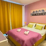 Διαμέρισμα Fairytale Harmony Spacious & King Beds & Free Parking *