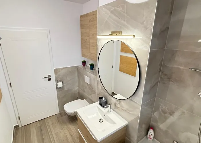 Fairytale Harmony Spacious & King Beds & Free Parking Apartment *