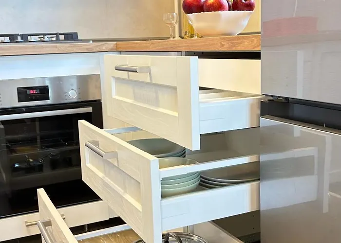 Fairytale Harmony Spacious & King Beds & Free Parking Apartment *