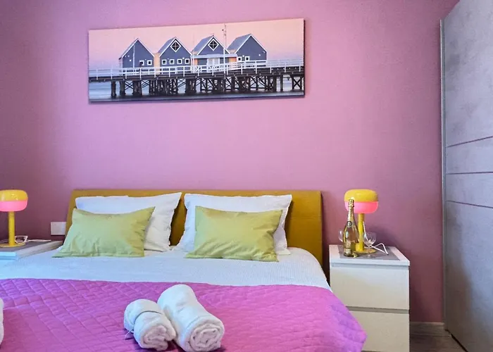 Apartment Fairytale Harmony Spacious & King Beds & Free Parking *