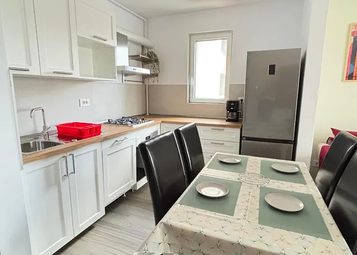 Fairytale Harmony Spacious & King Beds & Free Parking Apartment Timisoara